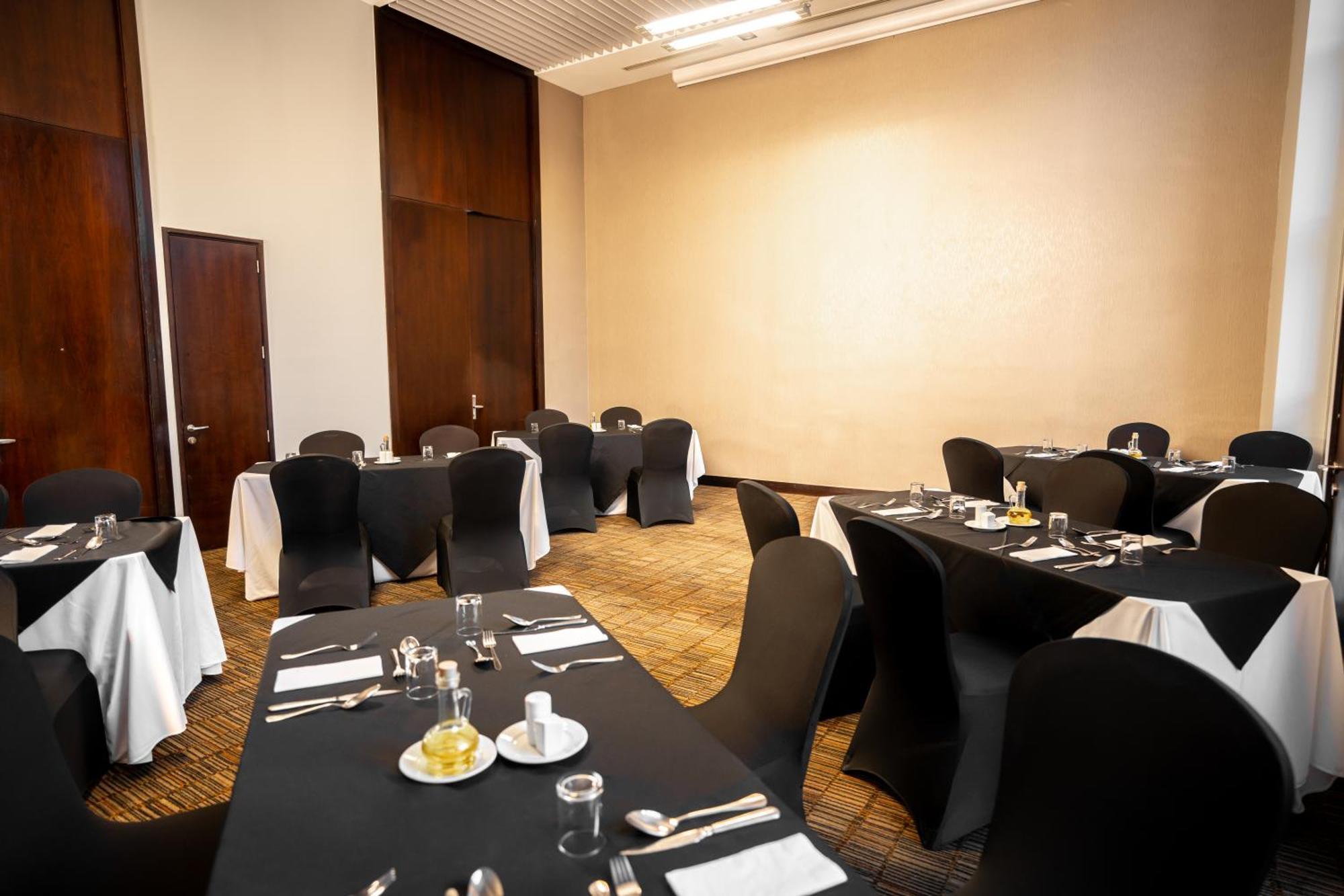 Hilton Garden Inn Santiago Airport מראה חיצוני תמונה